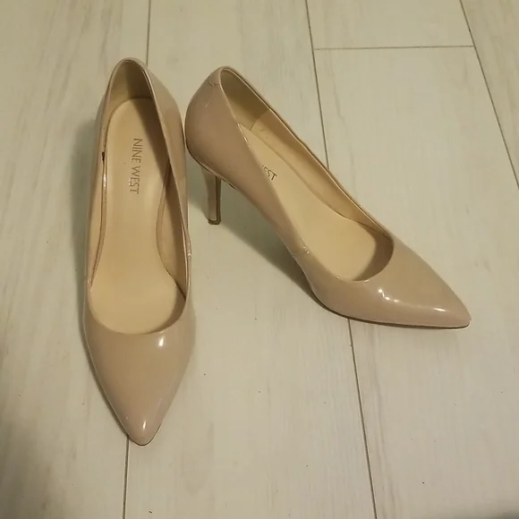 Nine west nude shows - Picture 2 of 9